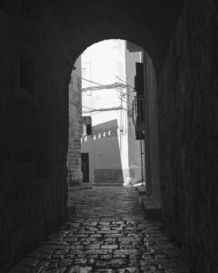 New Photos shows a 35mm black and white digital image of an alley and archway in Italy