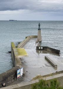 New Photos shows a 35mm digital colour image of the Roger Casement Statue and bathing spot in Dun Laoghaire 